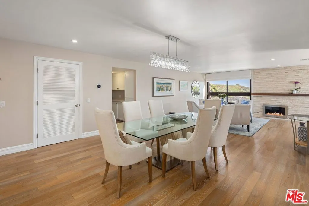 8828 Pershing Drive 313, Playa Del Rey, California 90293 home-pic-4